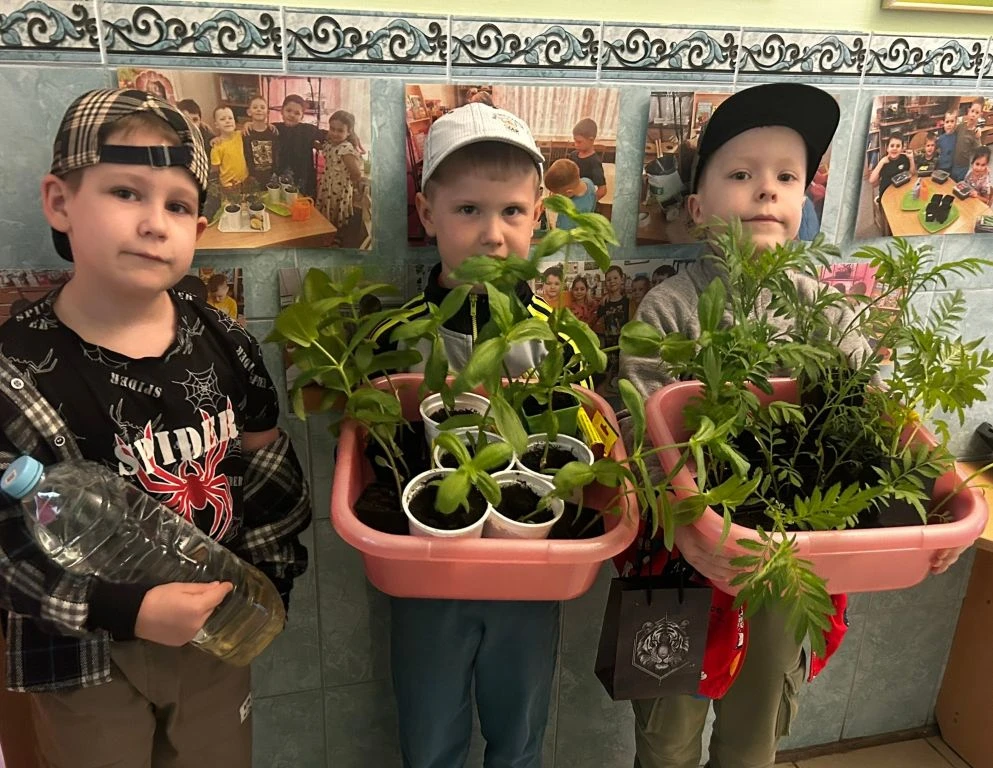 🌿🌷Ребята группы 11 высадили на участке рассаду цветов, которую вырастили сами!

🤗Как приятно набл