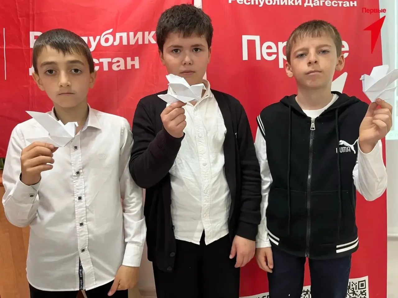 Храним память вместе с Движением Первых! ✨Активисты 5 «В» класса и их вожатая Акаева Зухра Нурмагоме