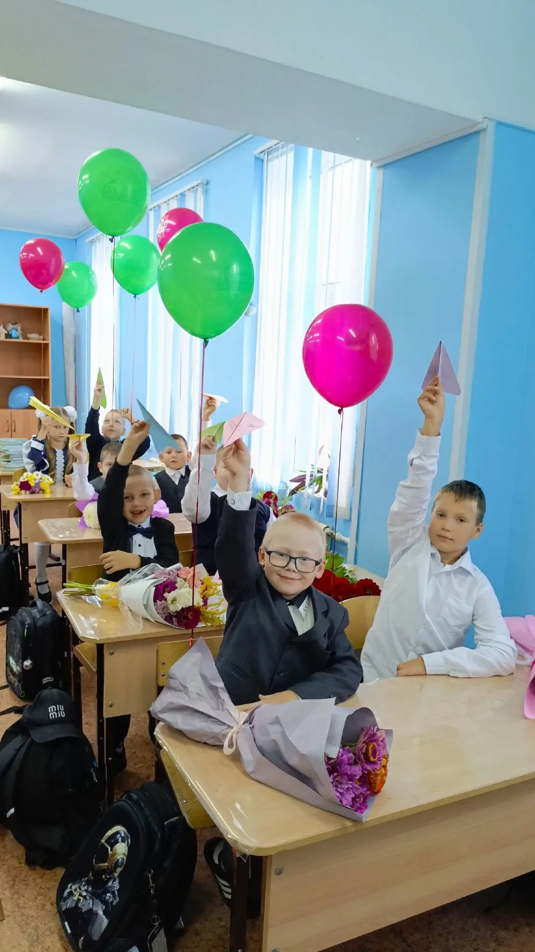 Коллектив Пролетарской школы пополнился новыми учениками. Присоединяясь к акции самолет...
