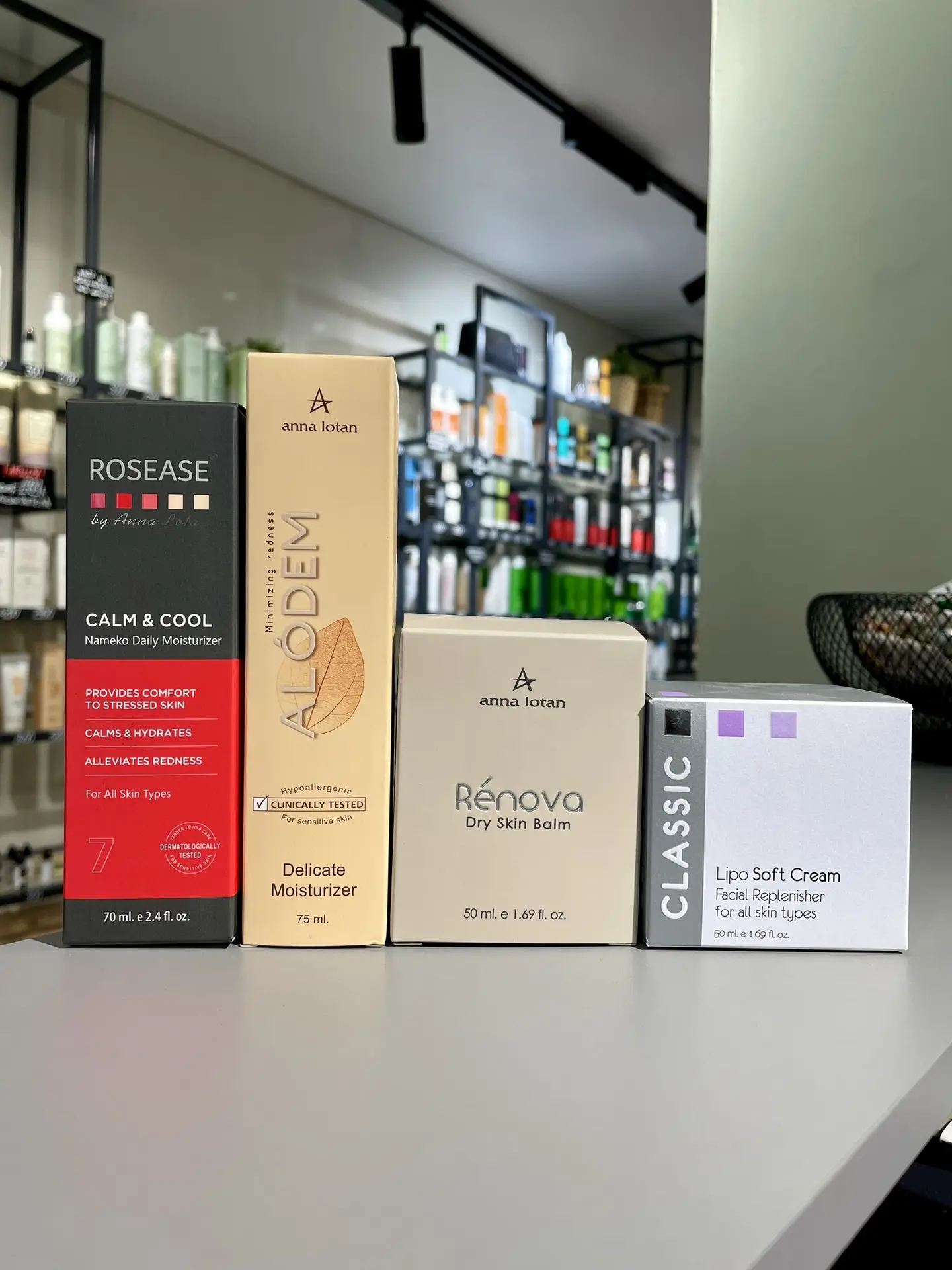 Что бы выбрать у Anna Lotan 🤔

1. Rosease Cream
	•	Первый выбор при розацеа, сосудистой сетке и пос