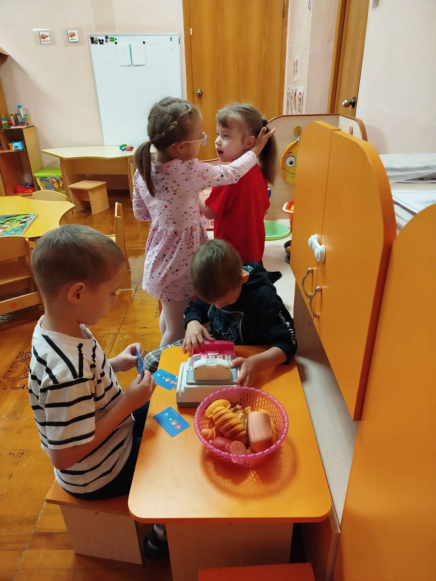 Маленькие повара и юные мастера: как ребята знакомились в группе №3! У нас новые друзья...
