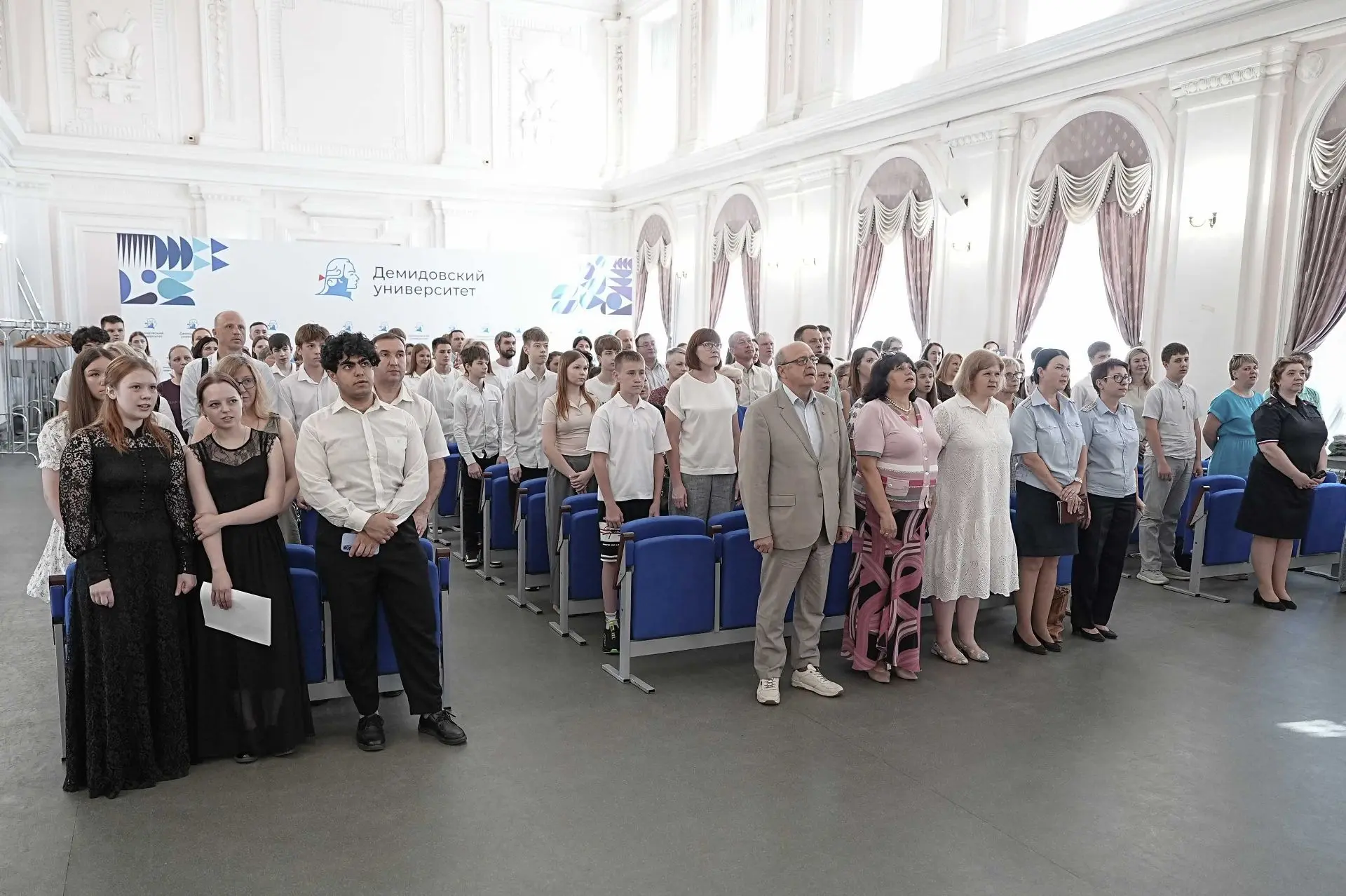 🇷🇺 В преддверии Дня России в Ярославле состоялось торжественное вручение паспортов

В преддверии Д