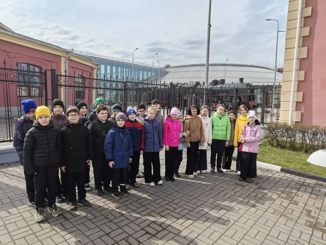 НОВОСТИ ИЗ КЛАССОВ 📣  15 апреля учащиеся 4 «В» и 4 «Г» классов посетили Музей железных дорог🚉  🛤️Реб