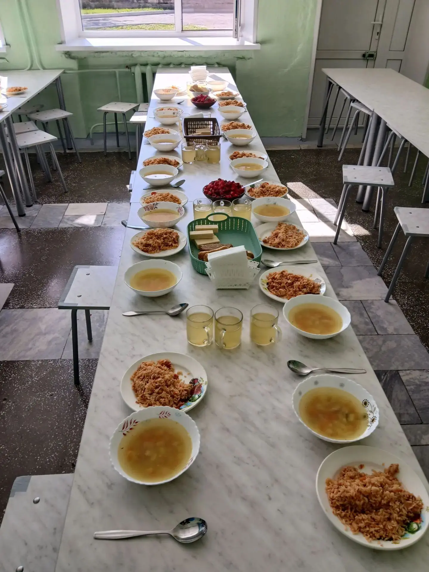 Сегодня обед в Изыхской школе — пальчики оближешь! 👨‍🍳🍲