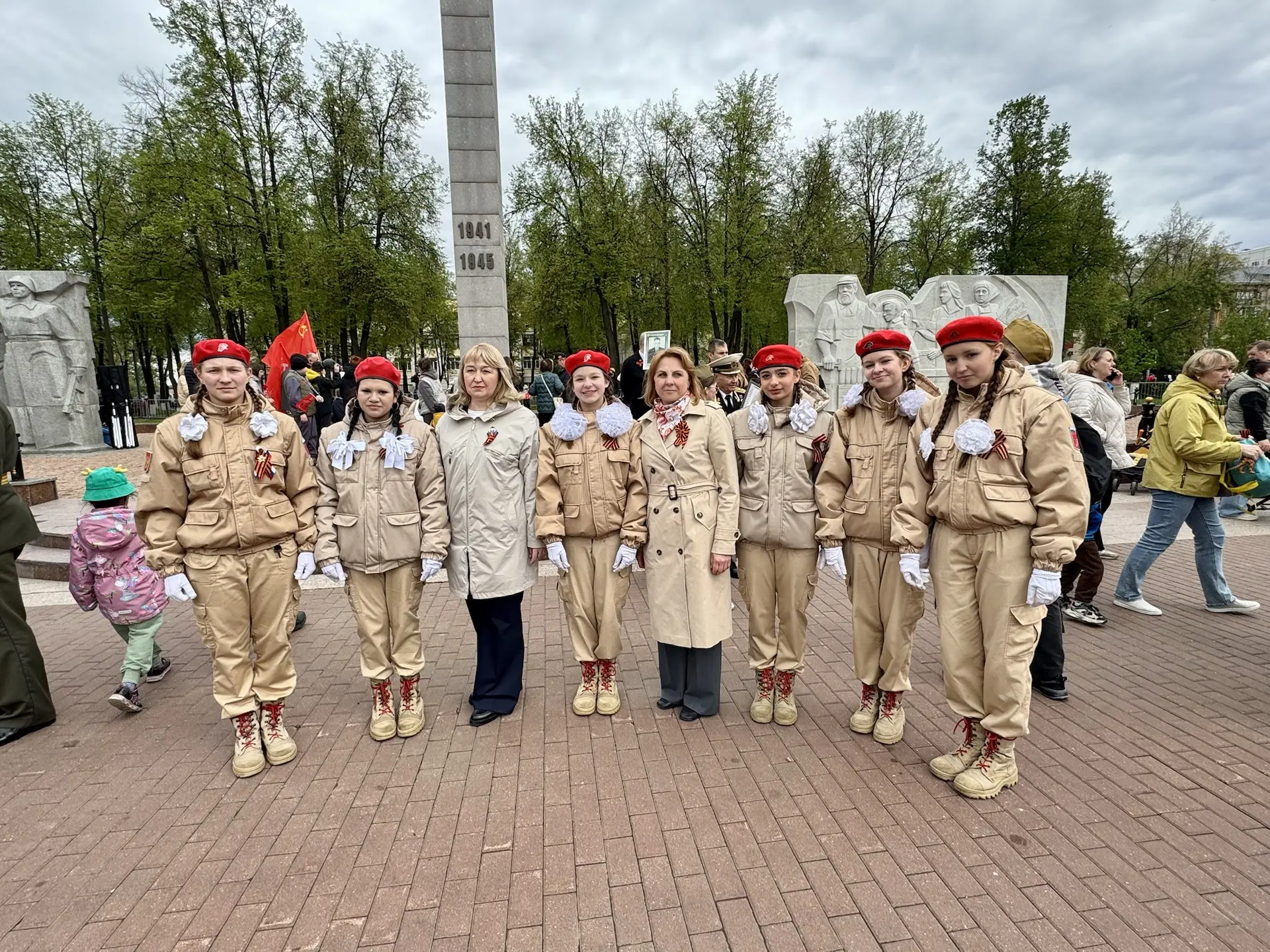 ✨Память поколений: Юнармейцы почтили подвиг героев  🇷🇺 9 мая, в День Великой Победы, юнармейцы отряд