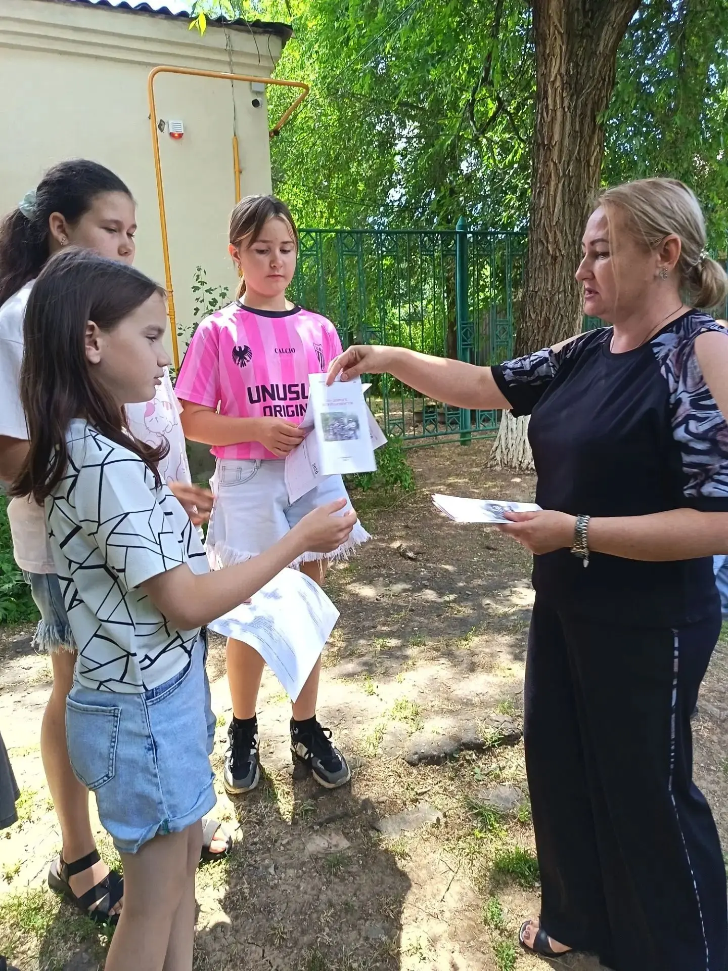 Центральная библиотека провела акцию «По дороге безопасности». Акция прошла с целью предупреждения т