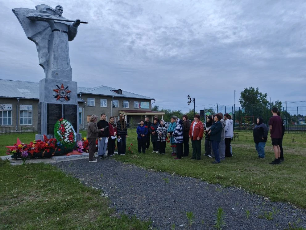 🕯️ 🇷🇺 В День памяти и скорби зажгли свечи у обелиска

Сегодня, в 85-ю годовщину начала Великой От