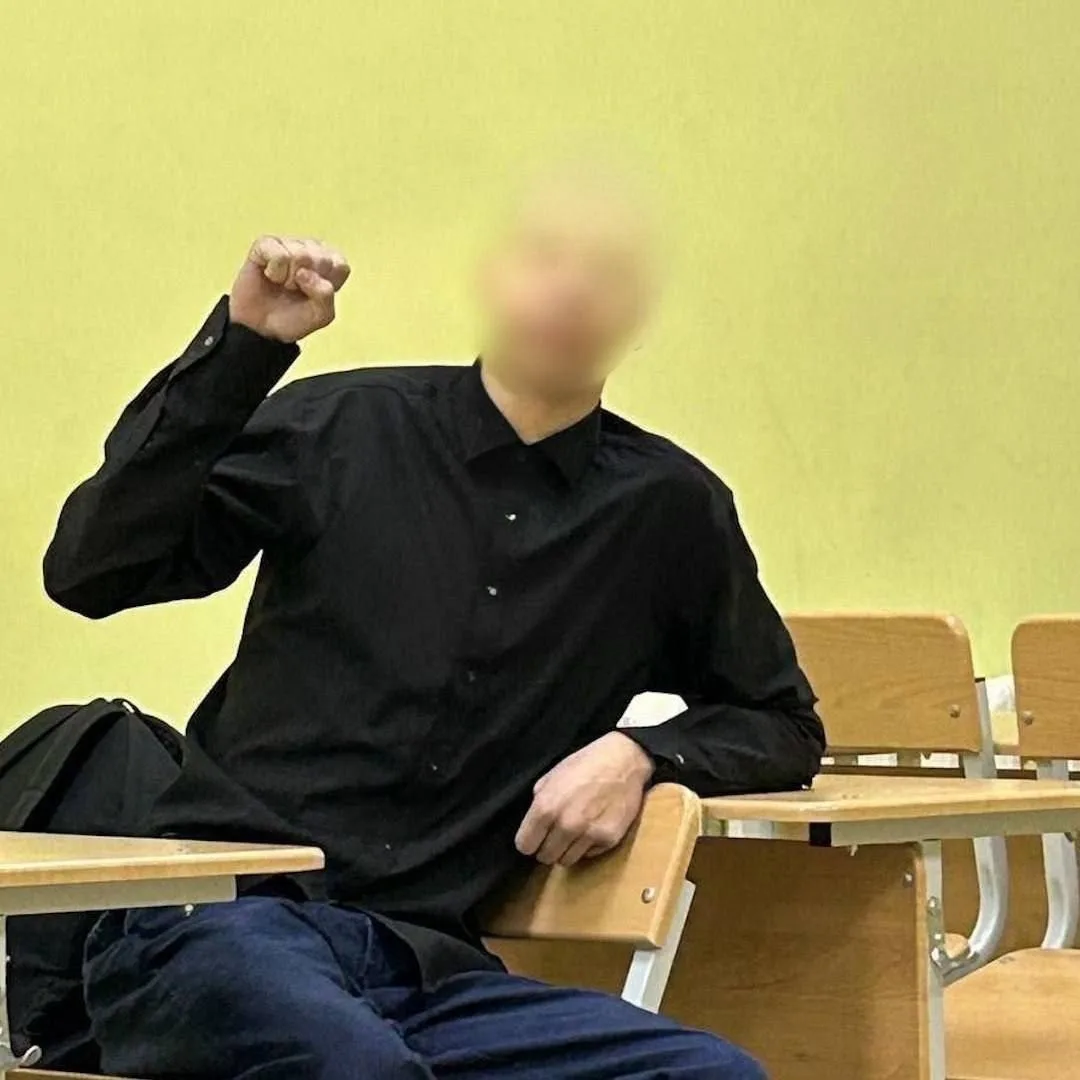 Подросток с ножом напал на учителя в Перми.  У школы № 5 17-летний ученик нанёс преподавателю нескол