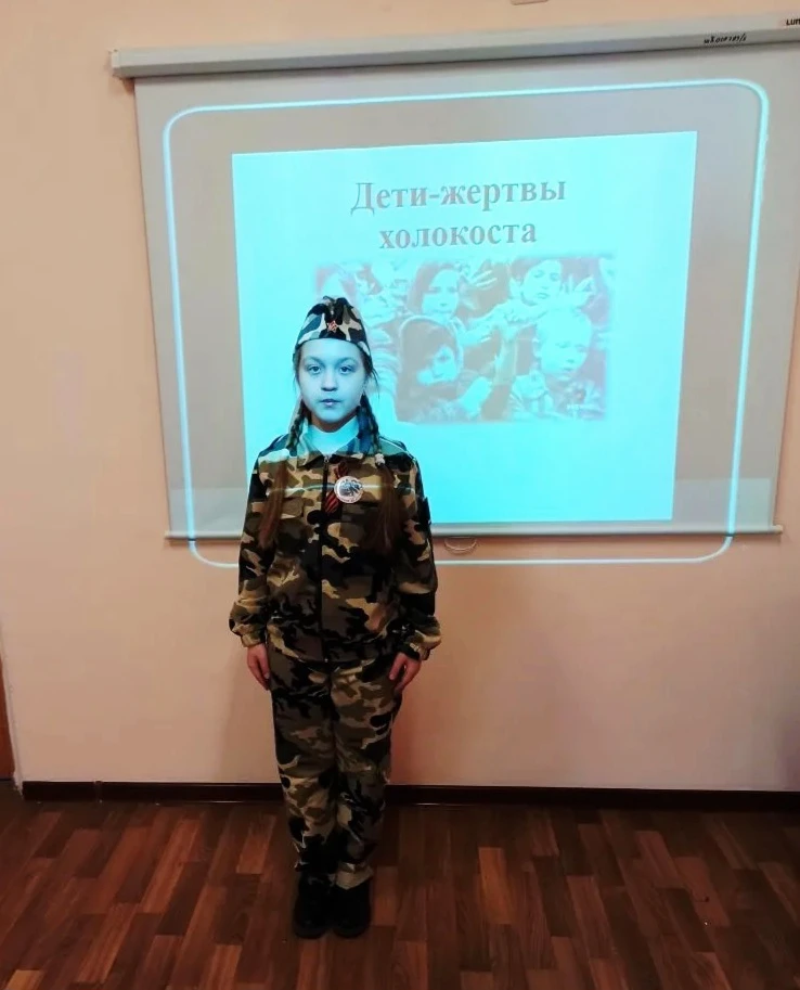 Сегодня в МОУ "Гимназия"  библиотекарь Чередниченко Н.Г. провела  библиотечный урок "Михаил Савицкий