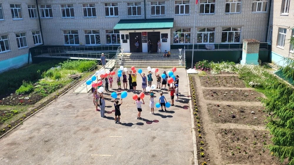 11 июня в преддверии Дня России для детей из лагеря «Солнышко» Чучковской школы состоялся флешмоб #Я