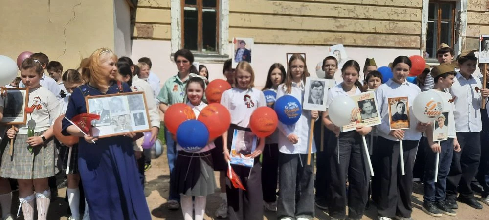 ТЕЧЁТ РЕКА БЕССМЕРТНОГО ПОЛКА
