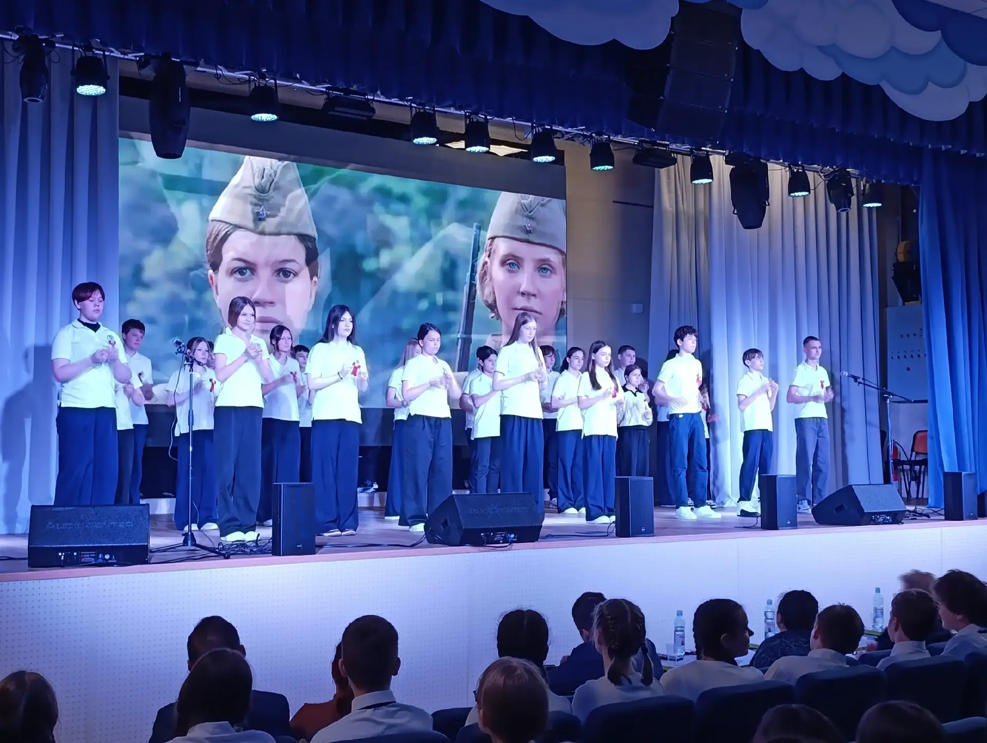 ТРАДИЦИИ В #МАОУСОШ222   🎤С гордостью и радостью сообщаем, что в нашей школе прошёл первый общешколь