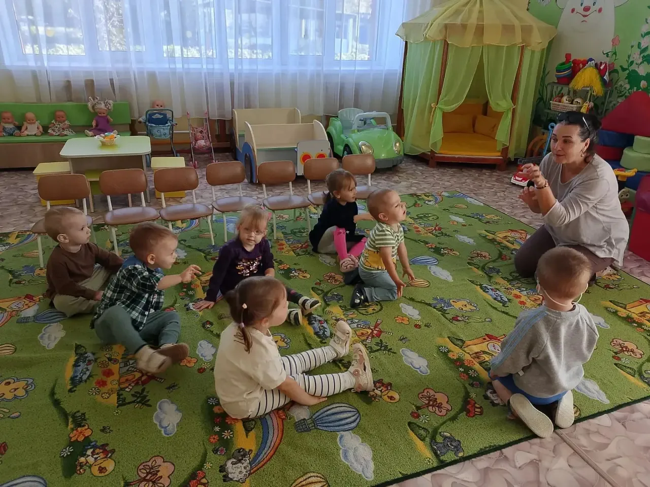 В наш детский сад продолжают поступать малыши. Многие из них пришли впервые.  Детский с...