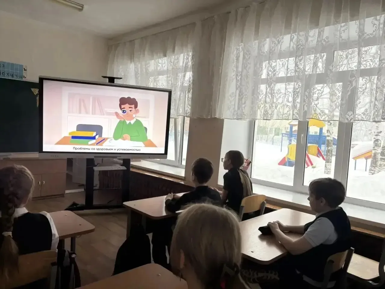 #Про_понедельник  🇷🇺23 марта в нашей школе состоялась торжественная церемония выноса Государственног