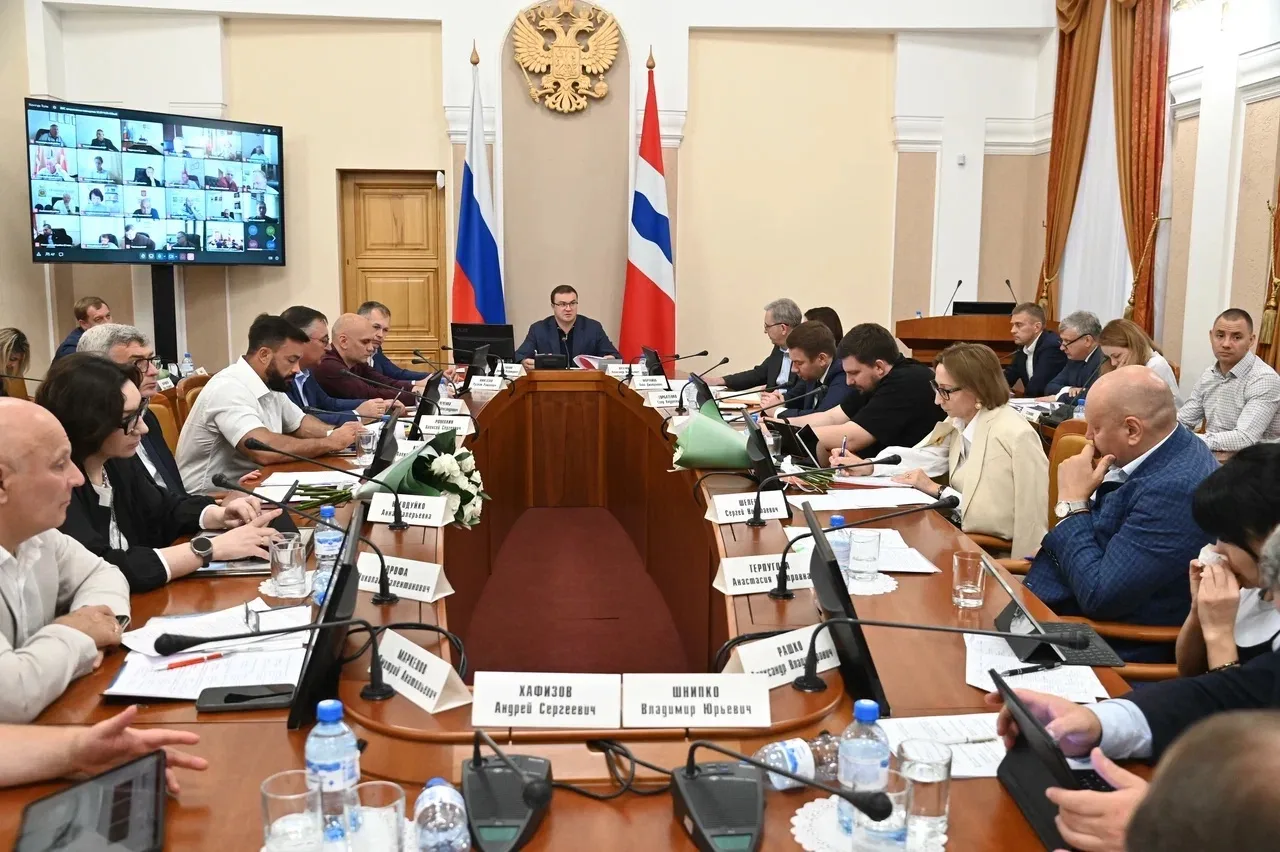 На оперативном совещании с региональным Правительством, министрами, руководителями ведо...