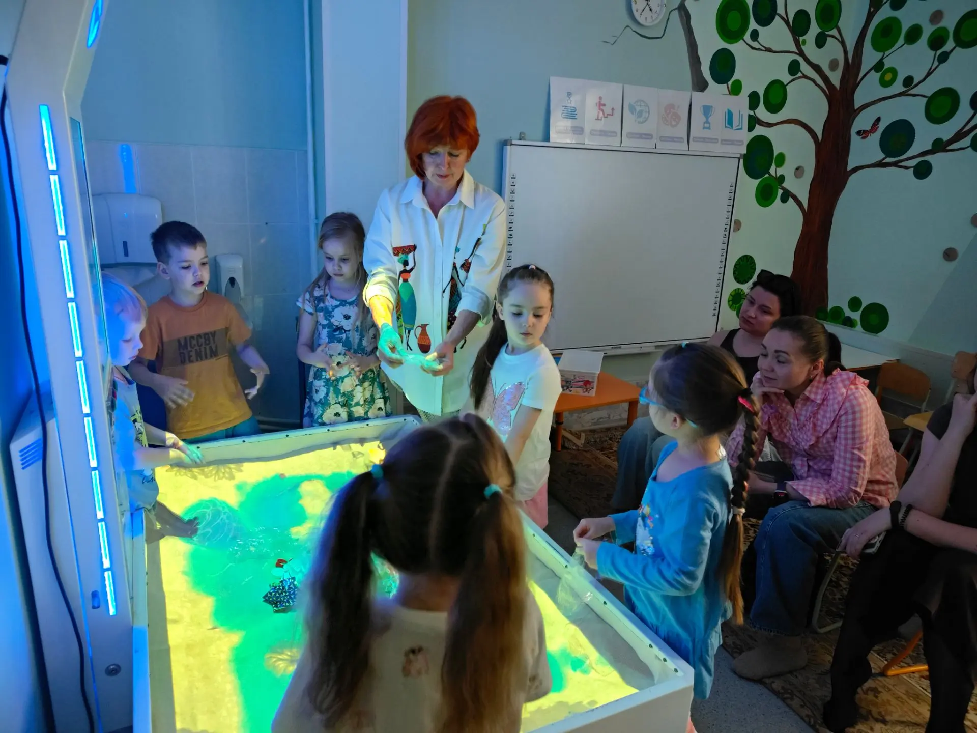 Приглашаем детей от 2 до 7 лет на увлекательные занятия в 3D песочнице, которая превращ...