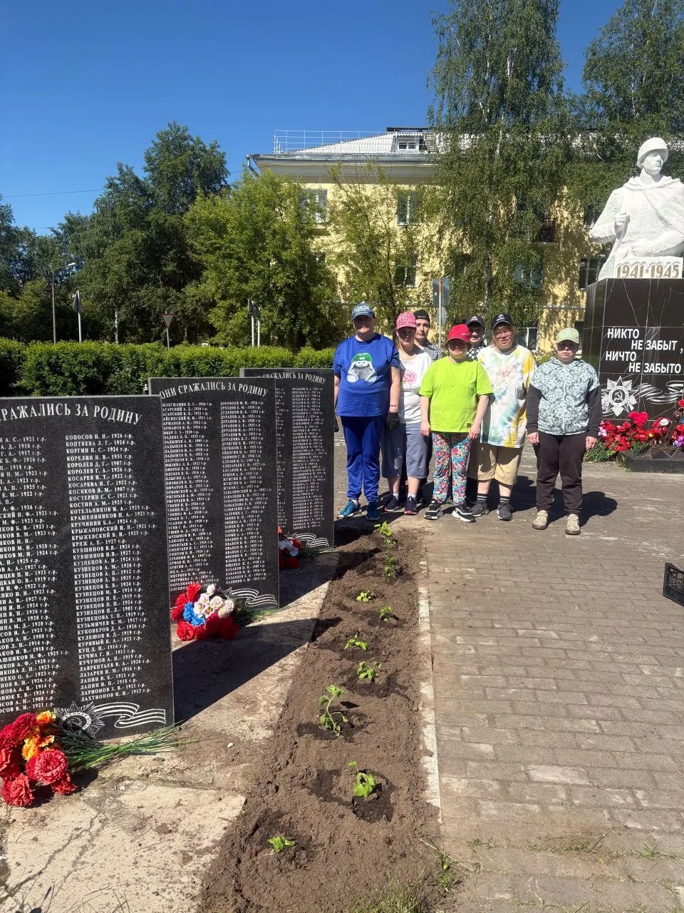 Чтобы сделать мир вокруг себя светлее и чище, не нужен календарный повод. Наши прекрасные женщины-во
