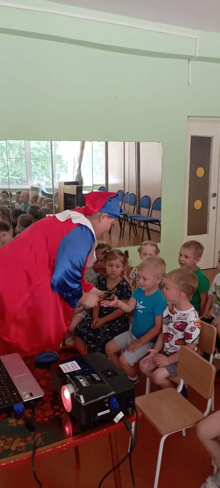 Летняя ярмарка в детском саду — это красочное фольклорное развлечение, совмещающее подв...