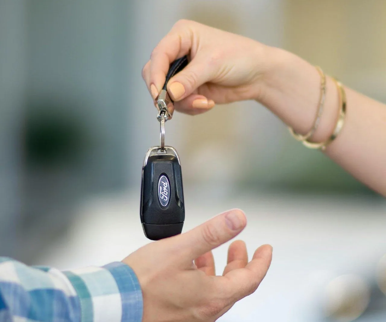 Дилеры продают подержанные автомобили в среднем в 4 раза быстрее частных продавцов.  По информации, 