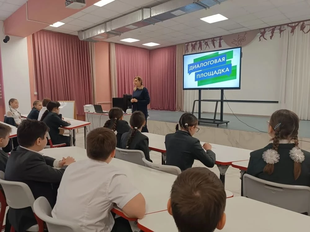Праздник созидания и единства!  🇷🇺 Ежегодно 1 мая в России отмечается Праздник Весны и Труда, которы