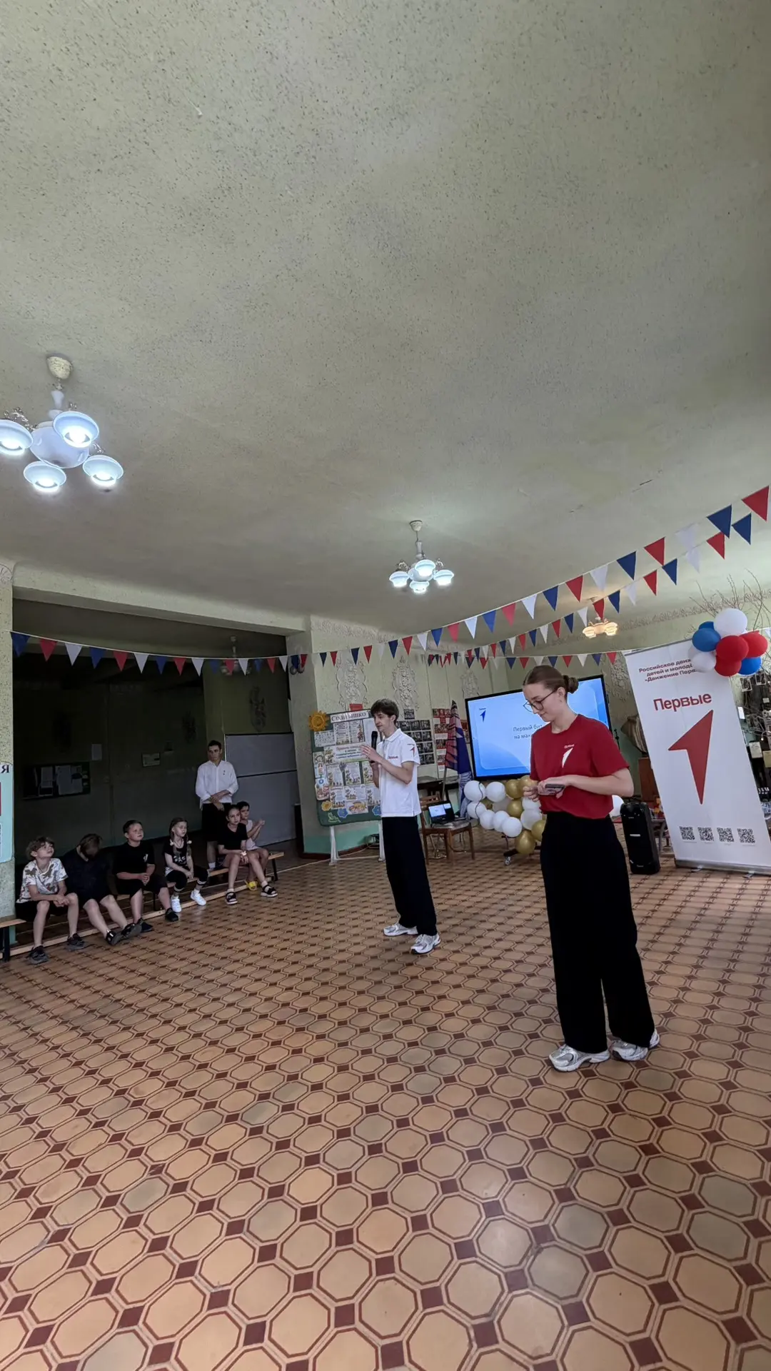 🗓️ 23 июня
Сегодняшний солнечный день традиционно начался с утренней зарядки и линейки.
Далее в сте