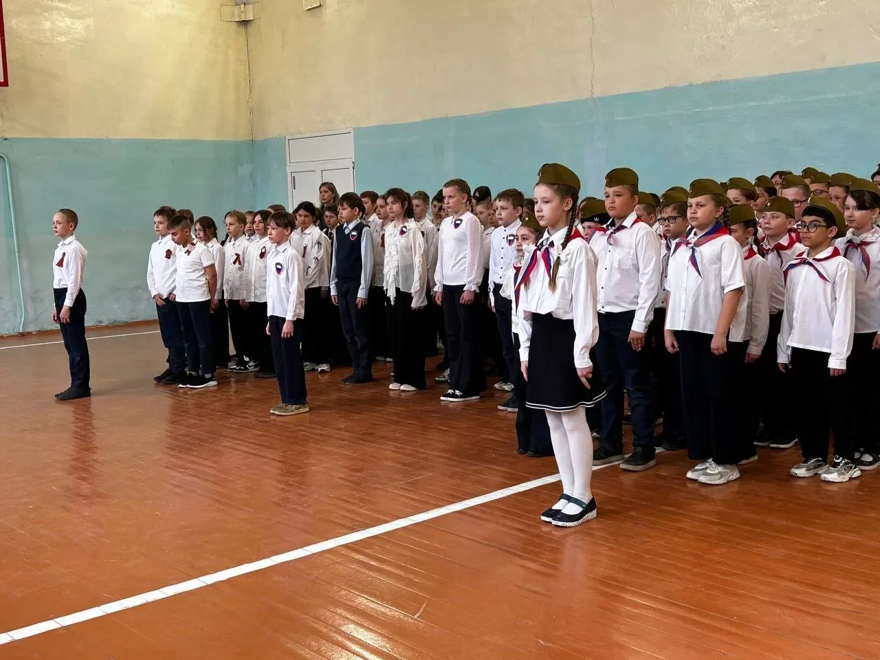 Результаты смотра строи и песни в параллели 4 классов такие 1 место-4в 2 место-4а, 3 место-4б