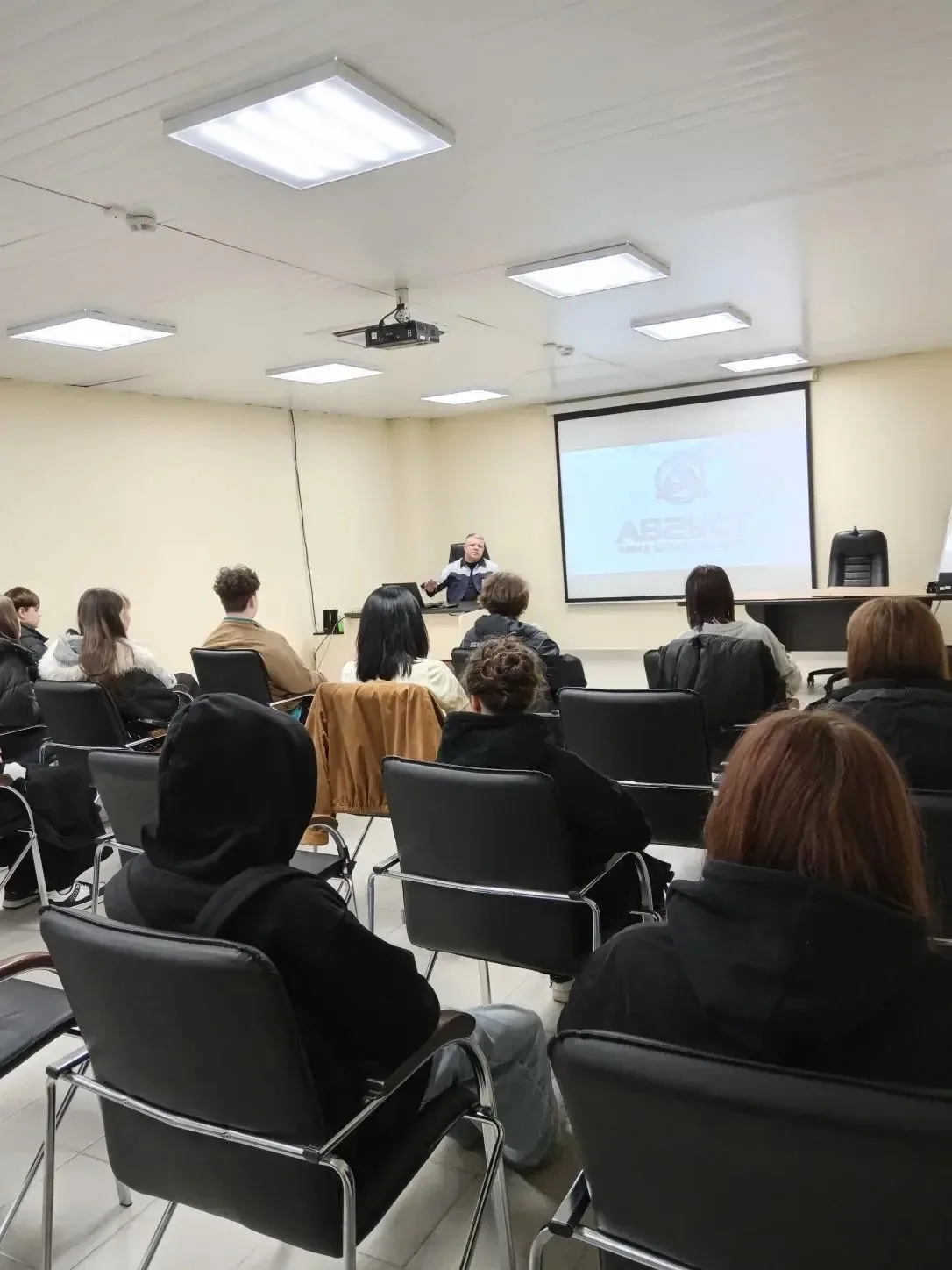 Учащиеся 8г класса #tltschool26 в сопровождении классного руководителя Ремпель Елены Борисовны в рам