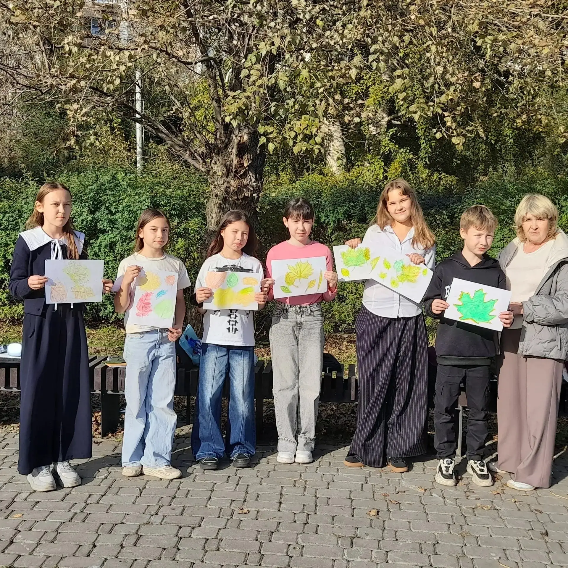25 сентября в парке «Континент» проводился мастер-класс "Открытый пленэр". Все школьник...