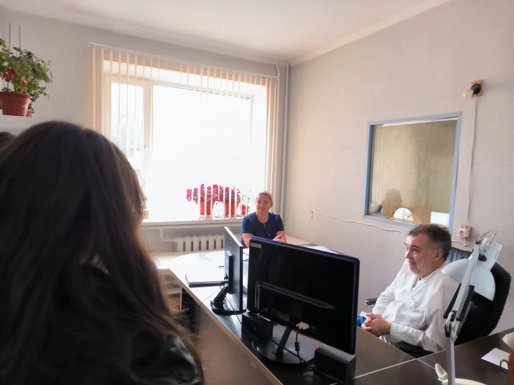 🚑 Представители Движения Первых МБОУ СОШ №9 посетили станцию скорой медицинской помощи с поздравител