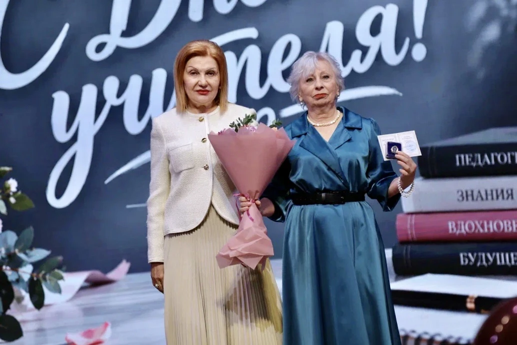 «Учителя, ваш труд, как мир, бесценен!..»