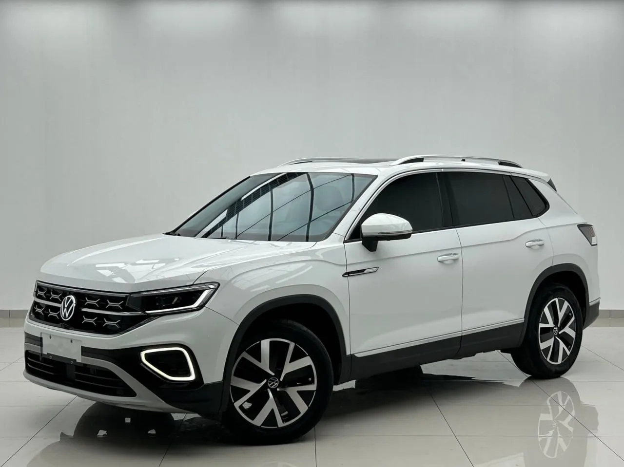 🇨🇳 Автомобиль из Китая, можно приобрести прямо сейчас.

Volkswagen Tayron 2023 280TSI 2WD Luxury P