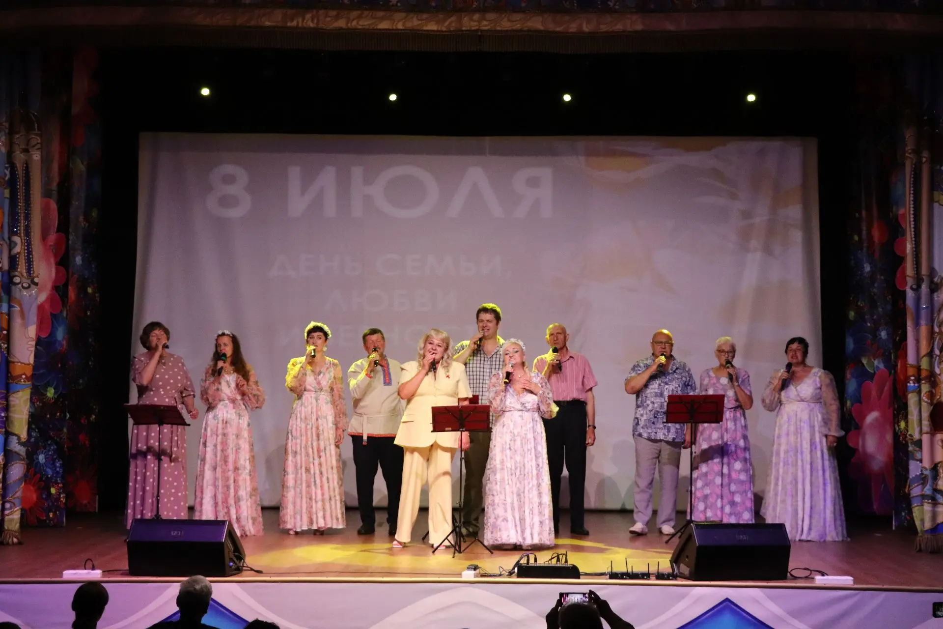 Вчера на сцене Дворца Культуры Ворсино состоялся праздничный концерт «Семья, как музыка...