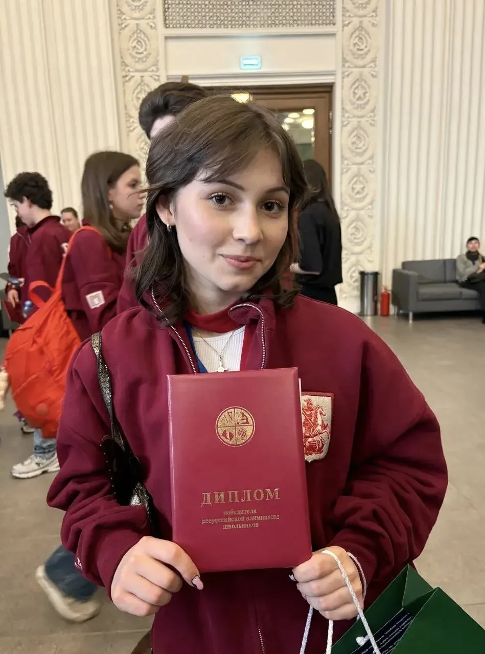 💢 Блестящая победа нашей школьницы  Друзья! Ученица 11 «В» класса София Тихонова стала абсолютным по