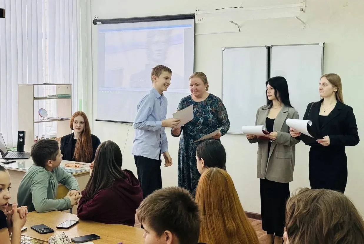👩‍🏭В преддверии Международного женского дня заместитель директора Бараева Надежда Геннадьевна совмес