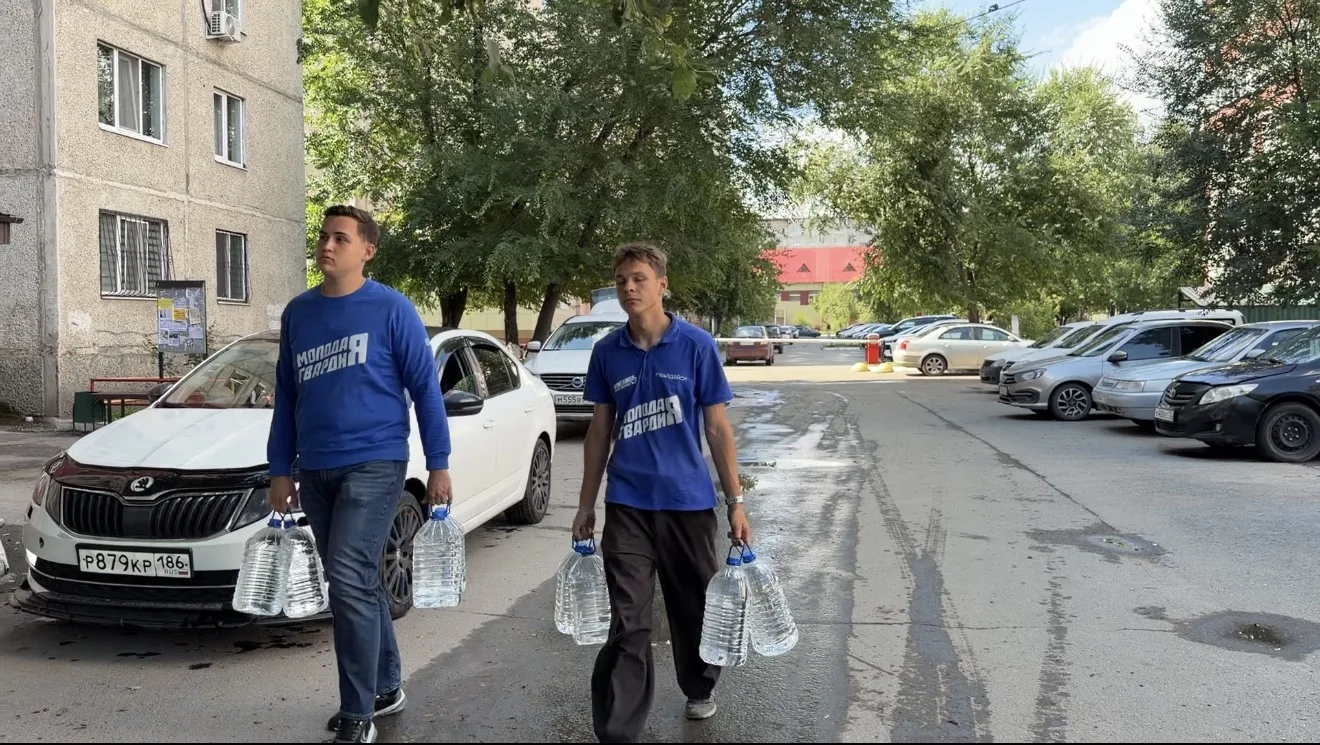 Проект "Чистая вода": общественники продолжают адресную доставку питьевой воды жителям Тюмени

За че