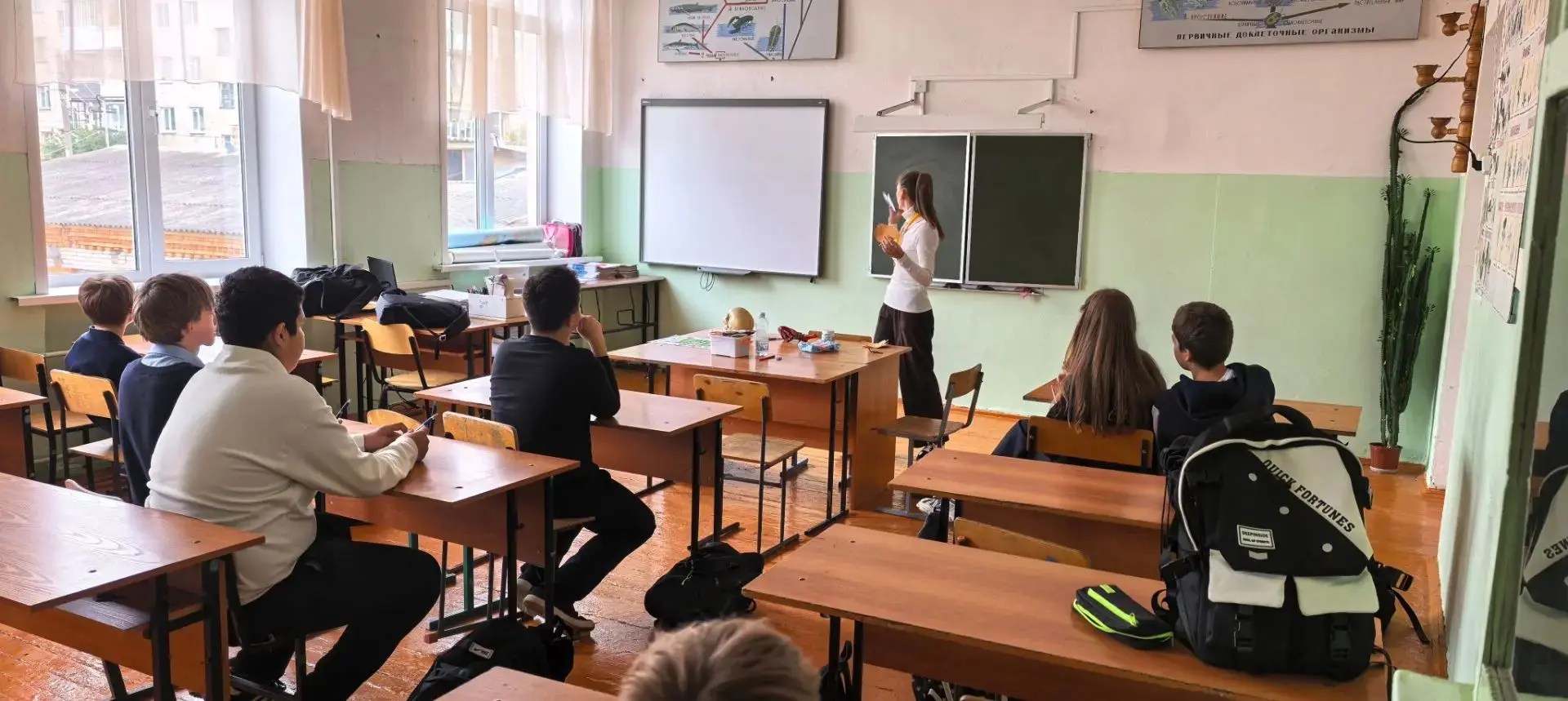 Во 2-м корпусе п.Рождественский советник директора по воспитанию Савельева Оксана Алекс...