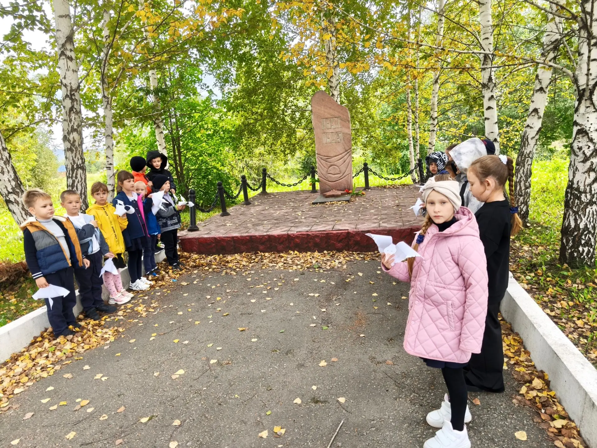Белые журавлики в маленьких ладонях. Памяти Беслана посвящается... 🕊️