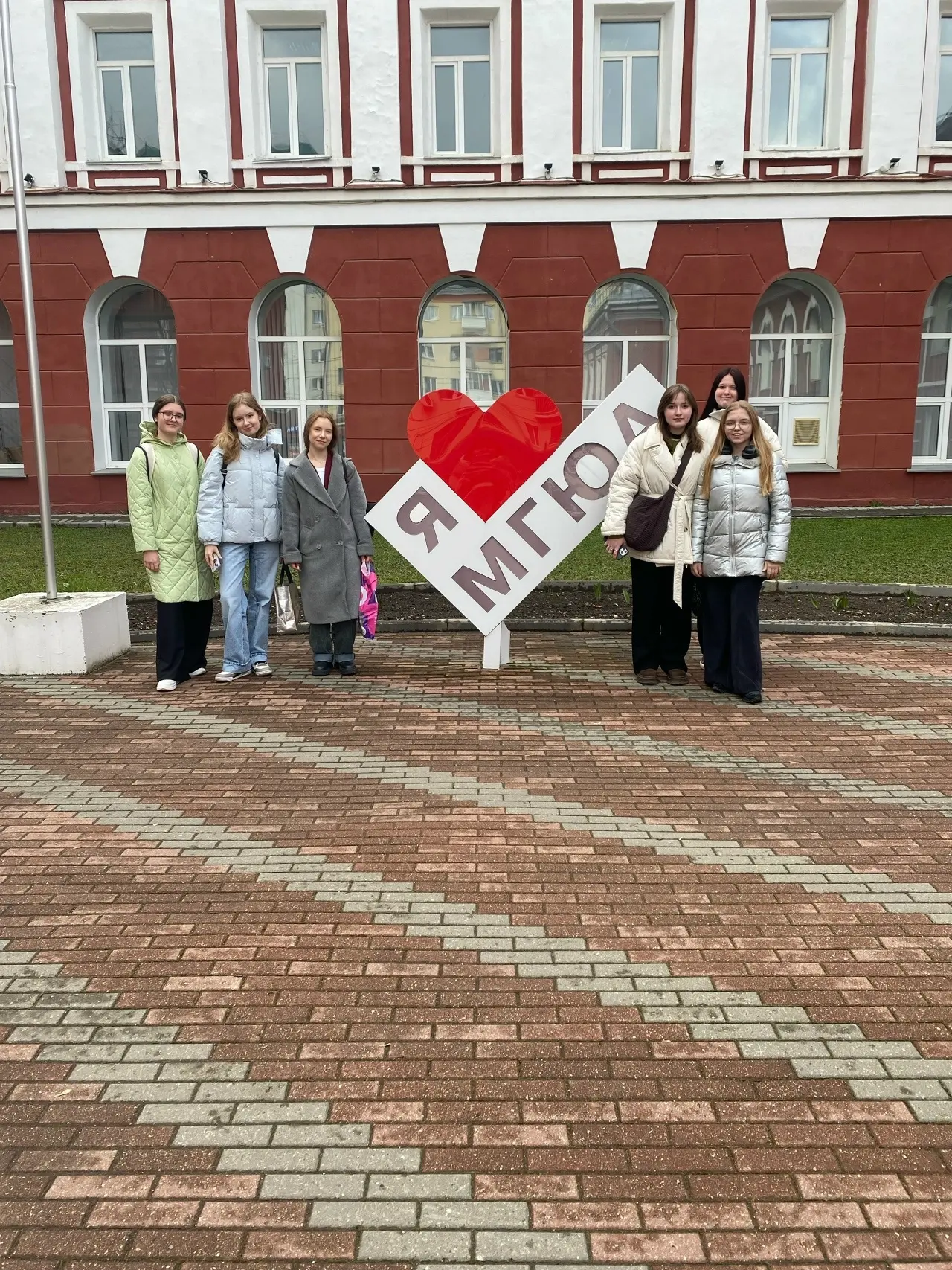 Вчера обучающиеся 8-11 классов посетили Форум «Юриспруденция будущего», который проходил на базе Вол