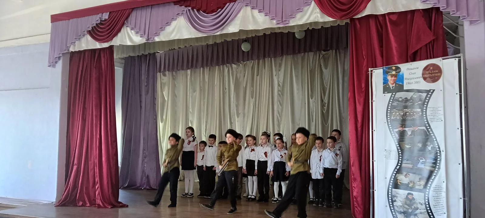 🇷🇺 🎗В честь Дня Победы в нашей школе прошёл Фестиваль солдатской песни «Во славу Род...