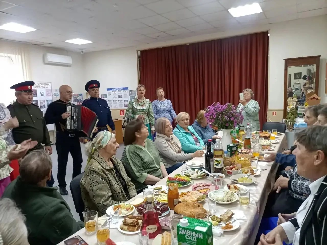🍁 В СДК х. Пчеловодный, 1 октября состоялся праздник, посвящённый Дню Пожилого человека .