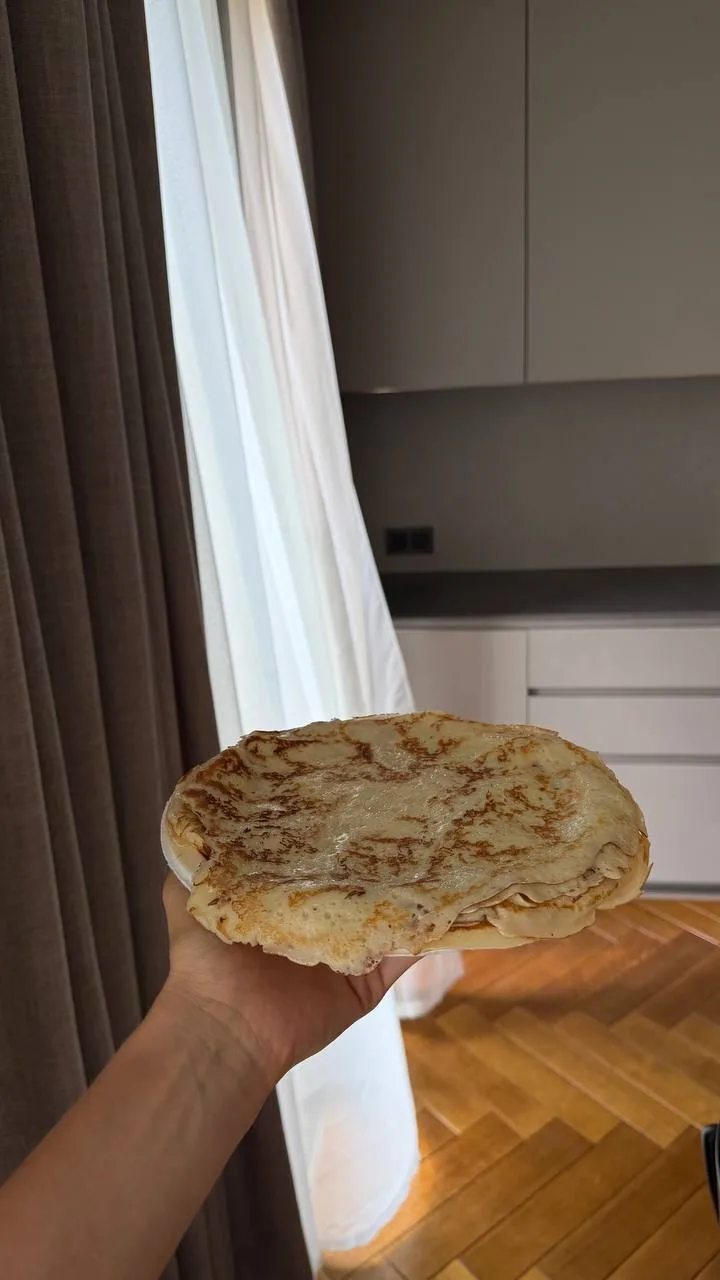 Первая ночь и утренняя йога на новом месте — в моей новой квартире в Москве ❤️‍🔥