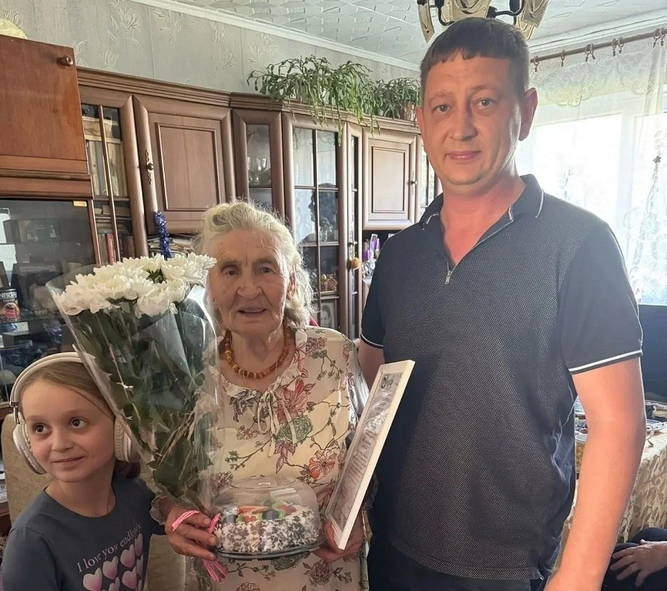 🇷🇺 «Именно такие люди возродили регион»: ЛДПР поздравила ребёнка войны с днём рождения
