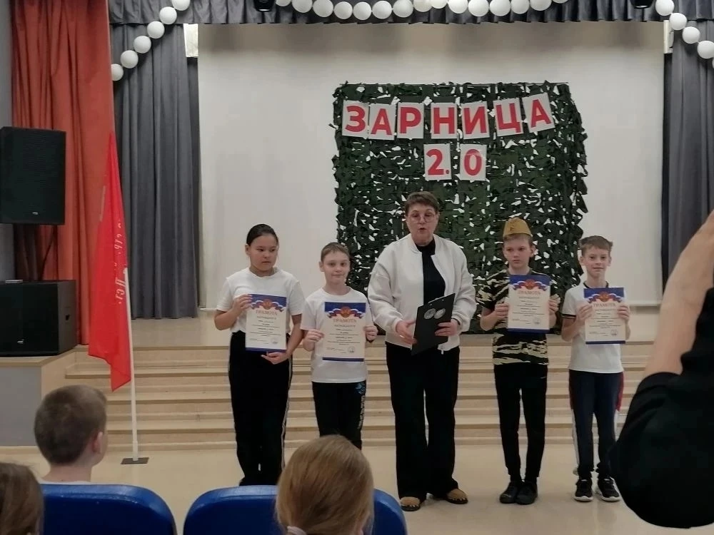 В МОУ"СОШ 4 им С.П. Королева" завершается отборочный этап военно-спортивной игры "Зарница 2.0". Соре