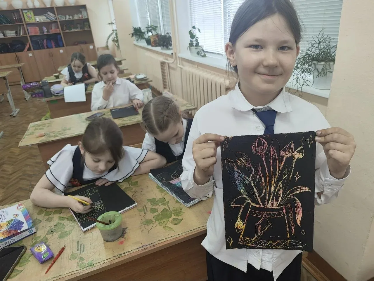 🖊Во 2-м классе во время внеурочной деятельности с Мешковой Л. М. учащиеся прошли необычную технику г