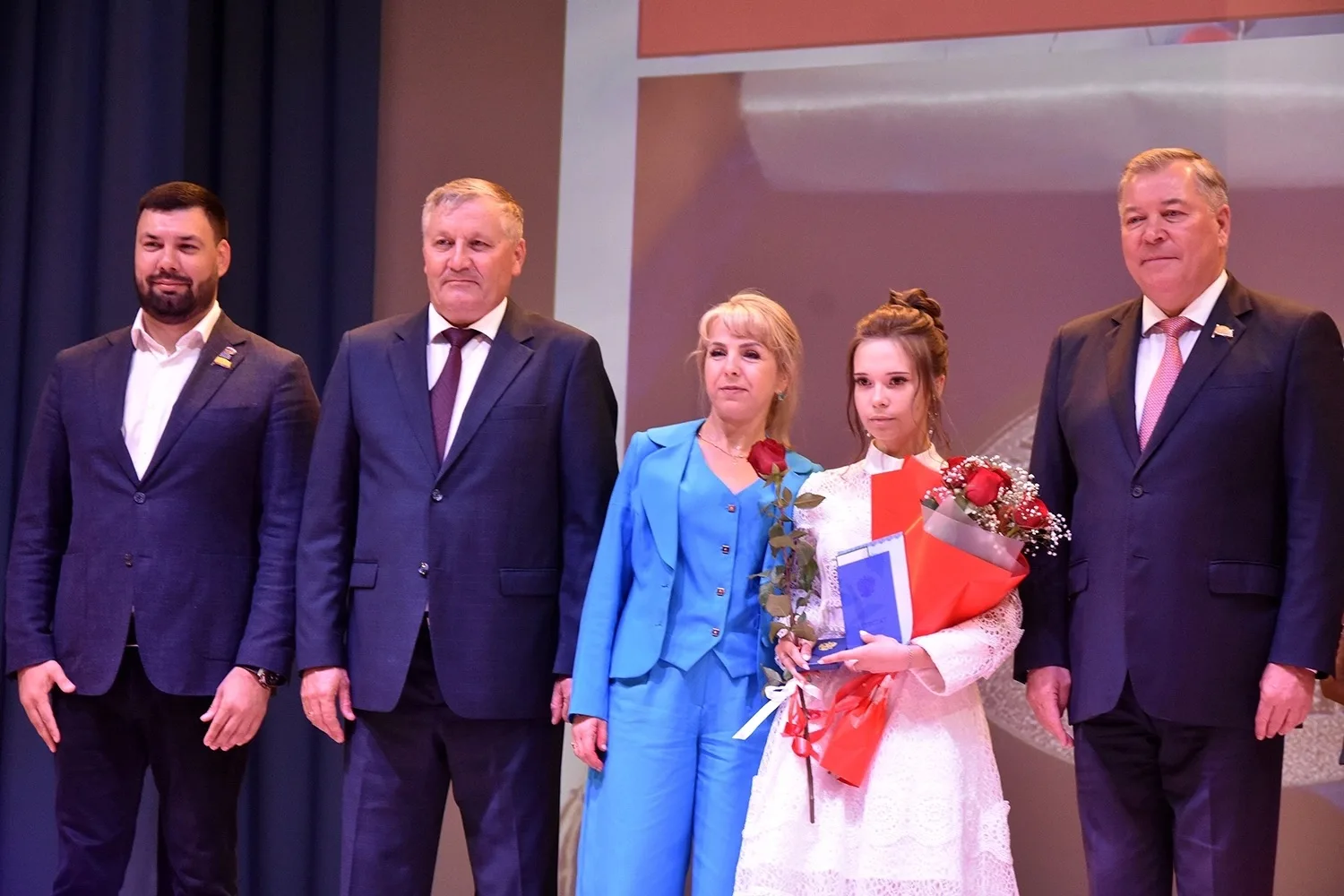💫Выпускной вечер — особенное событие, которое навсегда остаётся в памяти.
