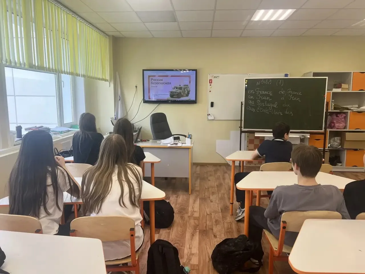 💡Вчера ребята погрузились в мир военно‑промышленного комплекса на занятии «Россия — мои горизонты»! 