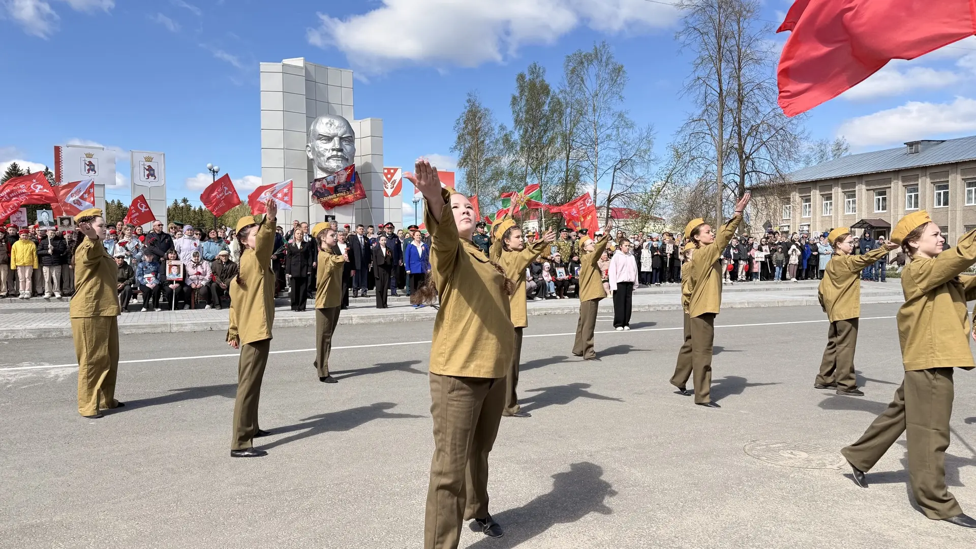 ДЕНЬ ВЕЛИКОЙ ПОБЕДЫ 🎖️   В День Великой Победы на центральной площади посёлка Советский состоялся то