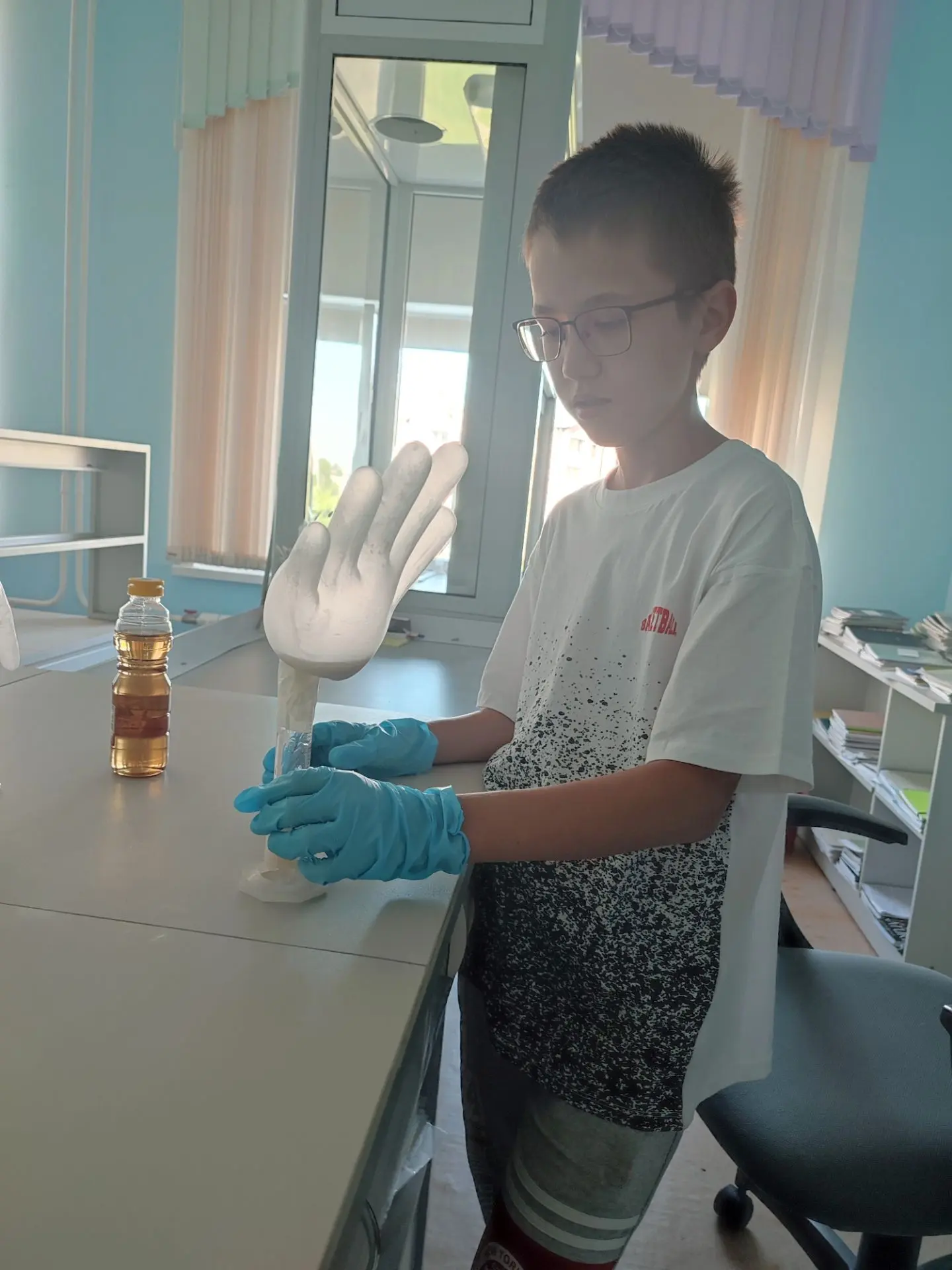 ✨ Занятие по метапредметной практике «Химический калейдоскоп»: изучаем реакции на практике! ✨

На за