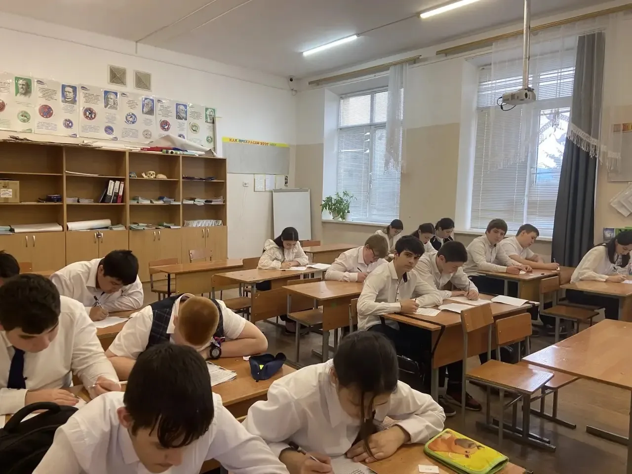 Сегодня в 8-х классах нашего лицея прошел ответственный этап — Всероссийская проверочная работа по р