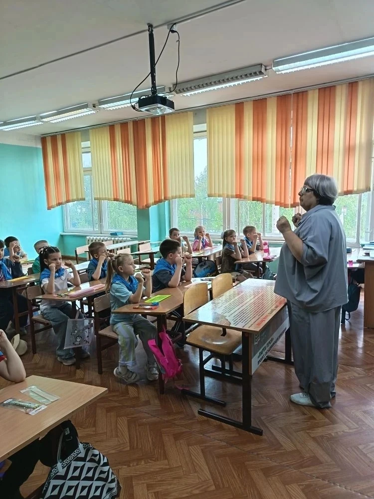 🌈🧑‍🏫📚 В нашей школе распахнулись двери для 45 мальчишек и девчонок, которые приступ...